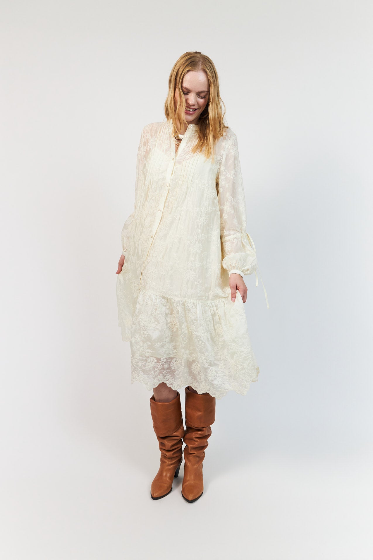 AlannaLL Midi Kleid - Creme