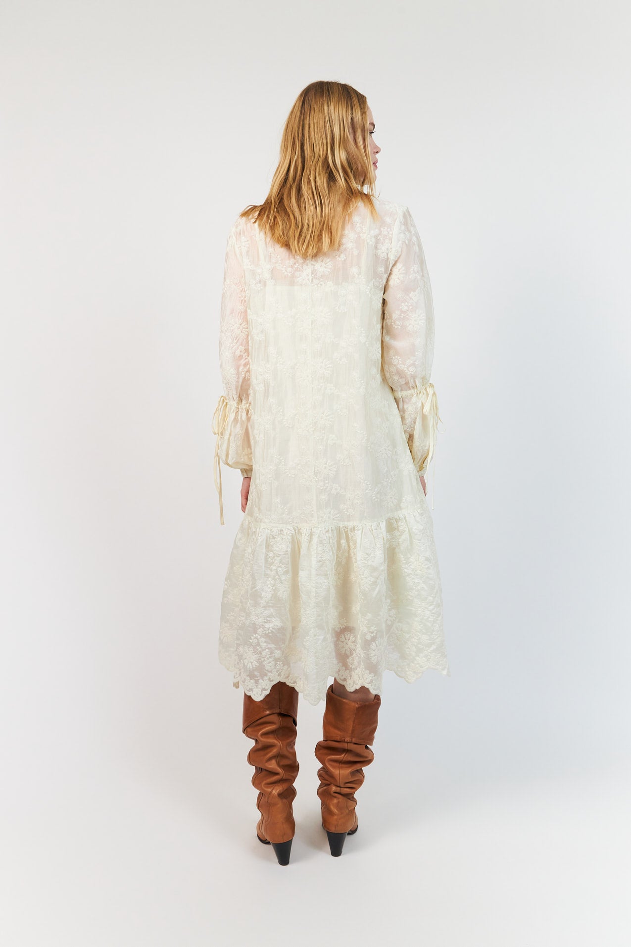 AlannaLL Midi Kleid - Creme